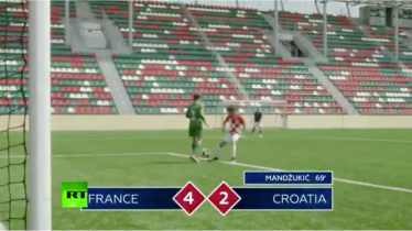 فيديو : أطفال صغار يعيدون تجسيم مباراة نهائي كأس العالم بين فرنسا و كرواتيا