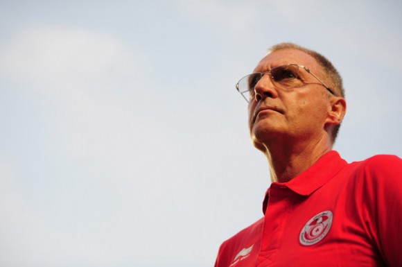 Ligue 1 - CA - Ruud Krol le plus proche à la barre technique